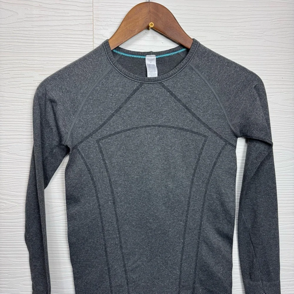 Ivivva‎ Gray Long Sleeve Athletic Top Thumb Holes Girls 12